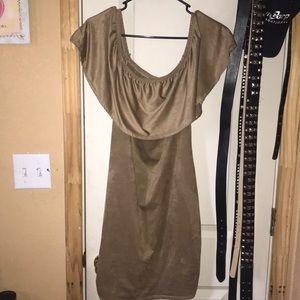 L Off The Shoulder Velvet Brown Dress